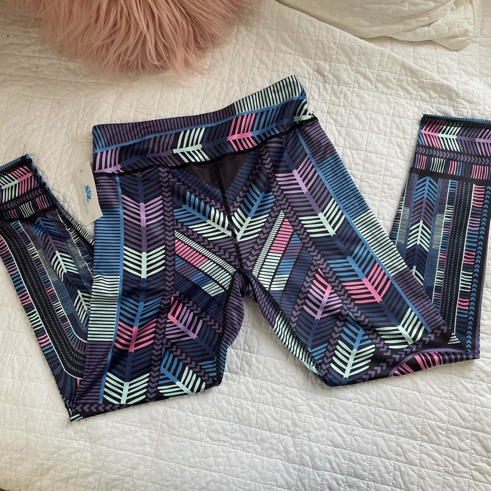 Funky lotus leggings. 🌵2/$30🌵